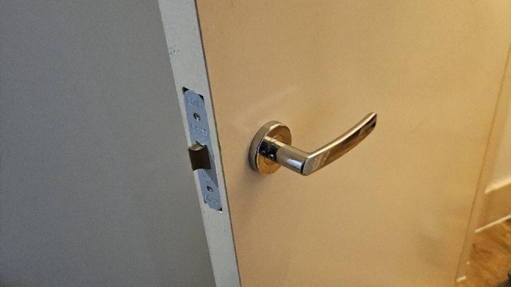 Jammed Bedroom Door: Emergency Latch Replacement and Front Door Defect Reporting at a Woolwich Rental Property - image-03.jpeg