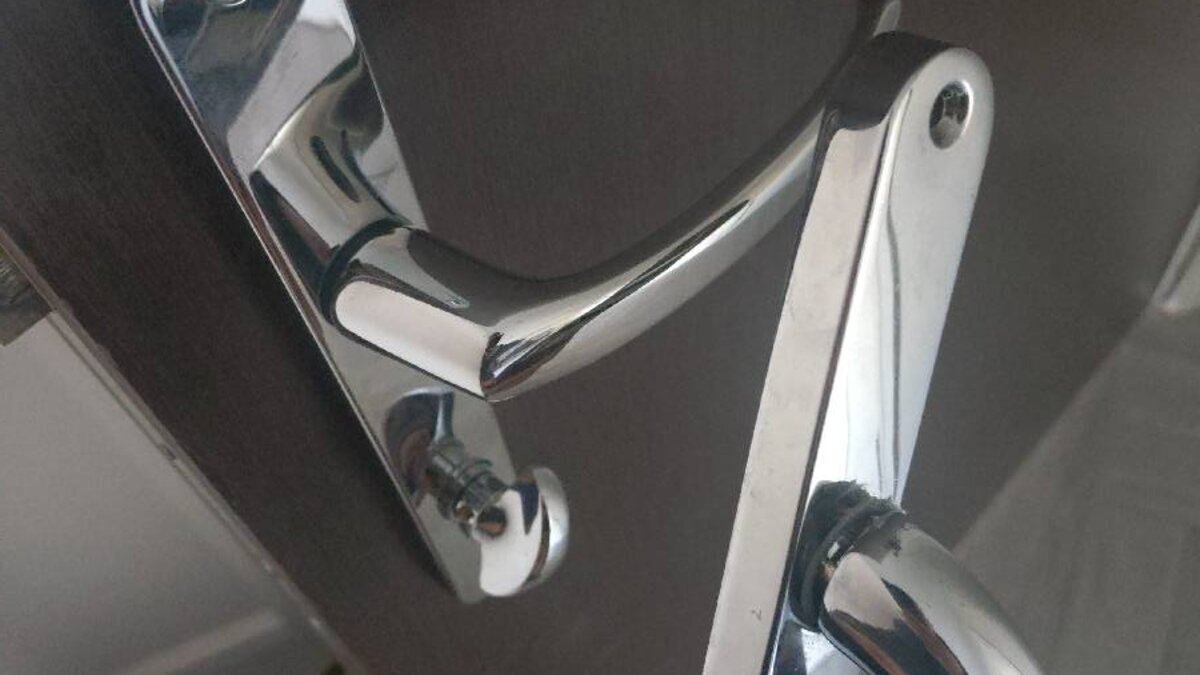 Front Door Handle Replacement and Appliance Repair: Multi-Item Resolution at a Battersea Managed Apartment - image-04.jpeg