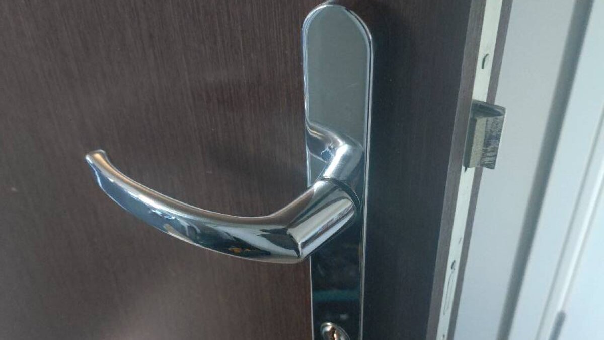 Front Door Handle Replacement and Appliance Repair: Multi-Item Resolution at a Battersea Managed Apartment - image-05.jpeg